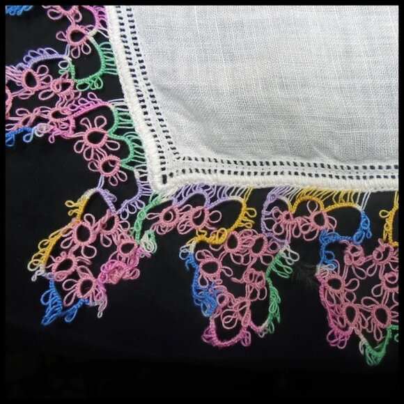 TWO Vintage 40s Handkerchief,  Tatted Linen Hankies, SERIOUS Tatting – Hanky - Picture 8 of 16